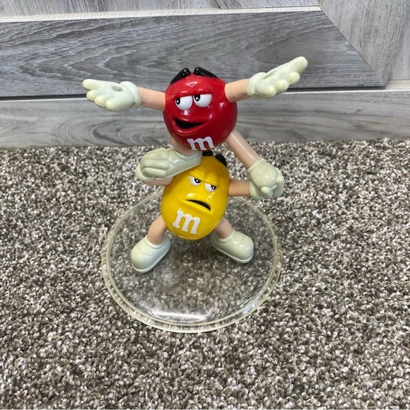 M&M Red Round Yellow Peanut Plastic Candy Dish Bowl PEDESTLE Sculpture Figurine - Picture 2 of 5